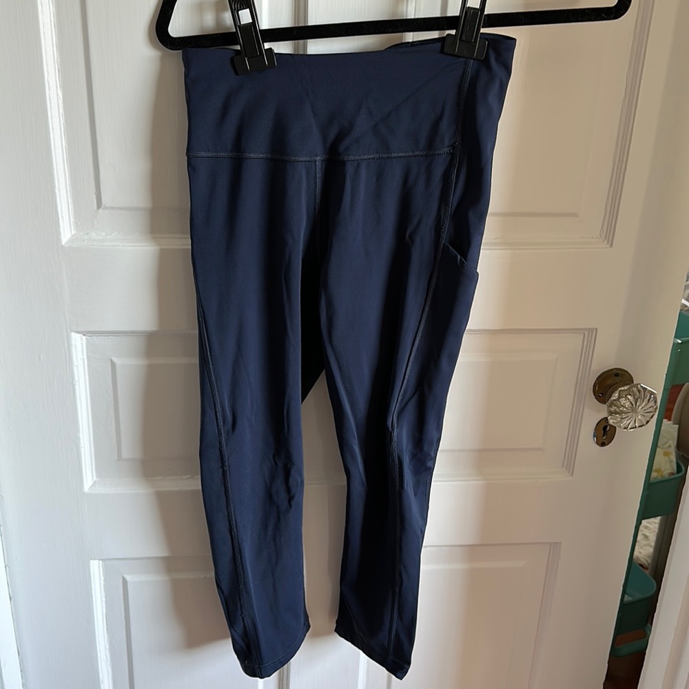 Athleta Ultimate Stash capri - Navy blue